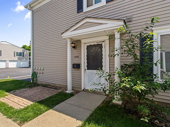 2nd image of 1451 Cove Dr #199D