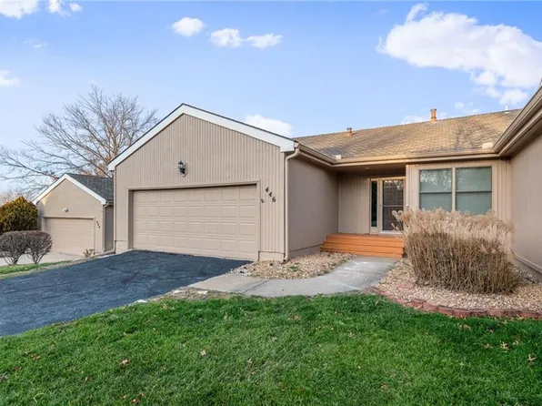 446 NE Point Dr, Lees Summit, MO 64064