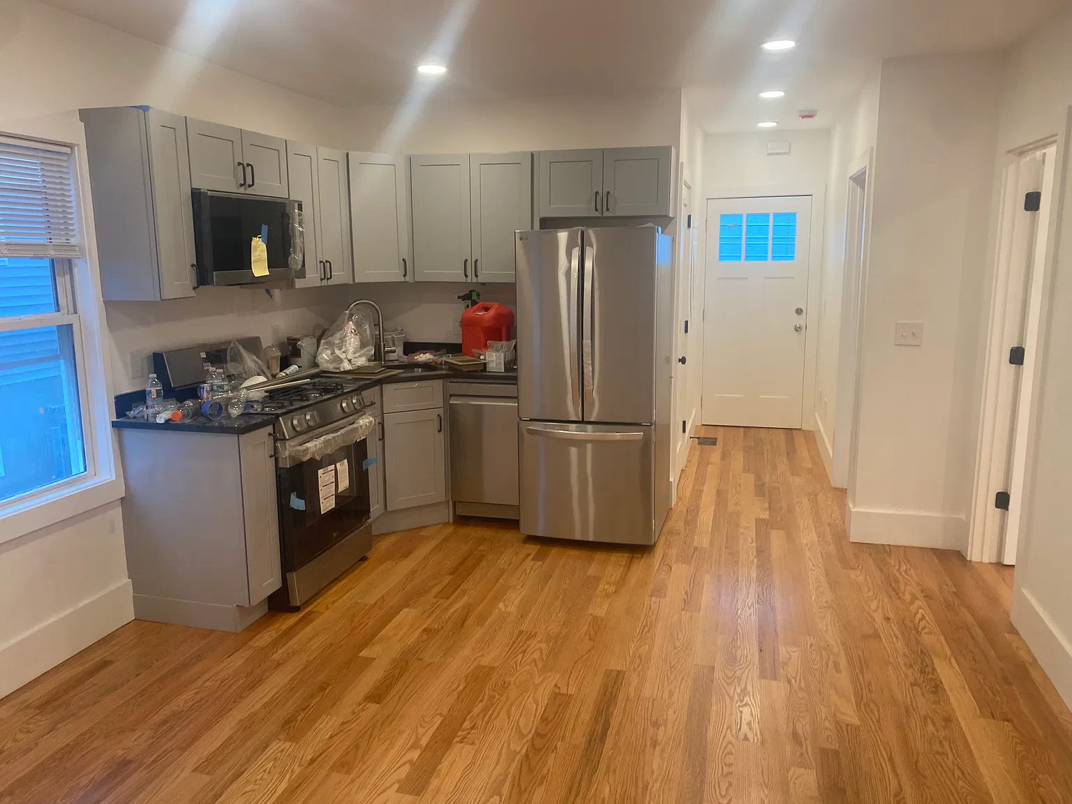 3 bed, 1000 sqft, $3,300 — Photo 4