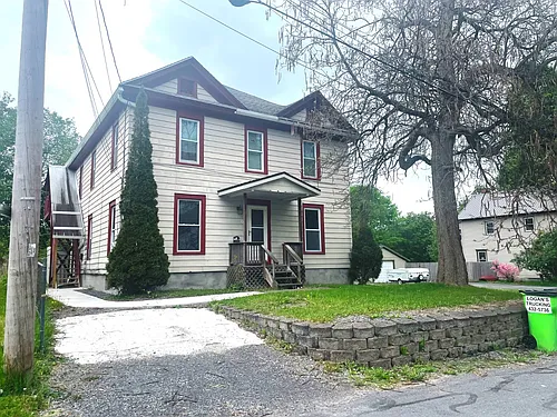7 Wells Ave Photo 1
