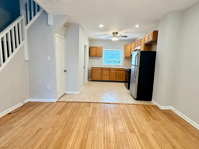 6525 Saybrook Ave — Photo 4