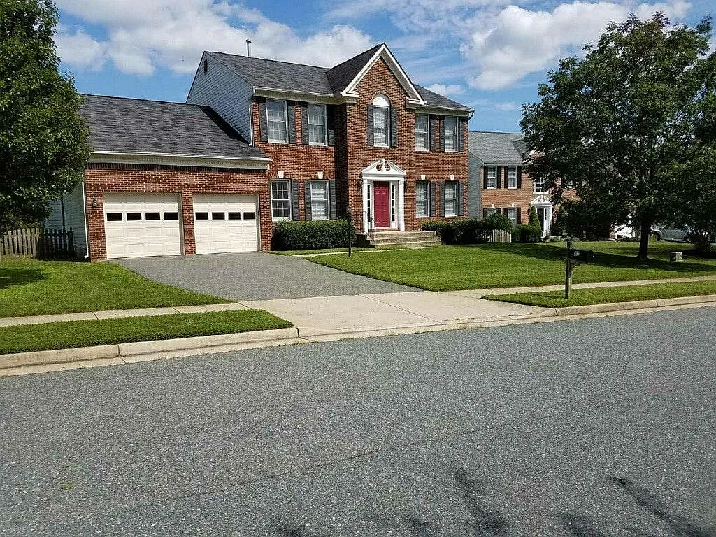31 Palace Ln photo 1