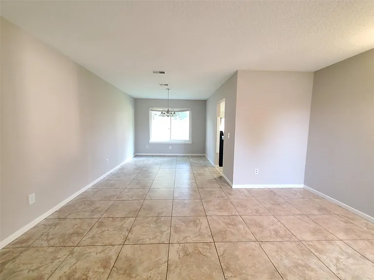 3323 Green Fields Dr — Photo 4