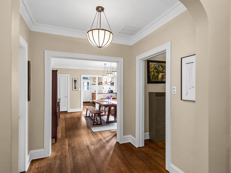 Mapleです。 7439 Old Maple Sq, Mc Lean, VA 22102 | Zillow