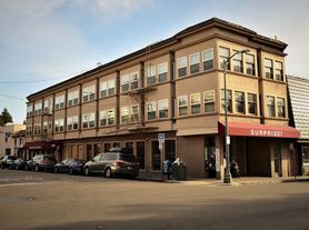 11 Glen Ave - On Piedmont Avenue, Close to Shops and Restaurants