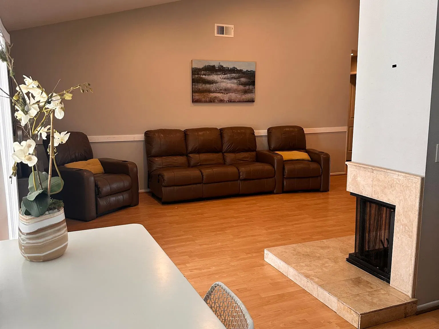 4 bed, 2000 sqft, $4,195 — Photo 4