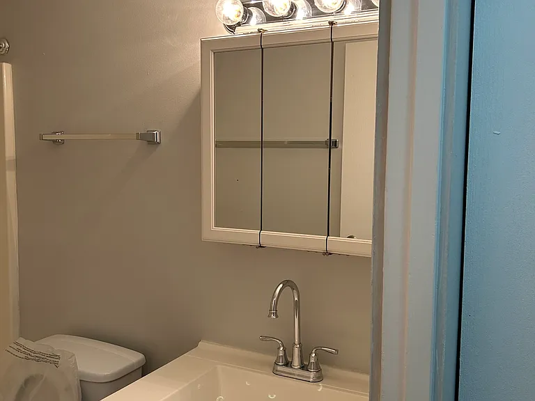 Beaver Crest Townhomes and Garden Apartments — Photo 8