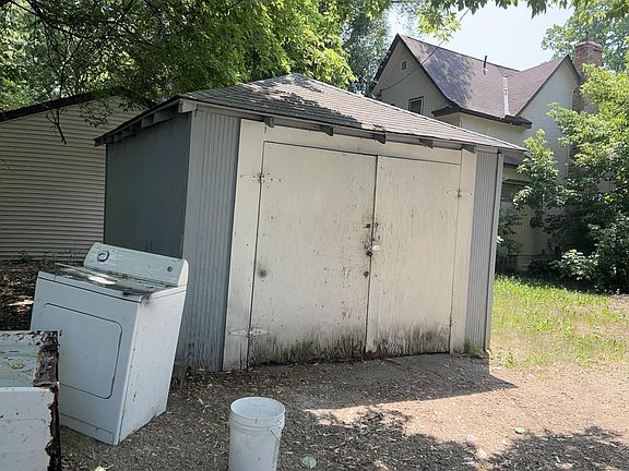 3rd image of 3016 Dupont Ave N