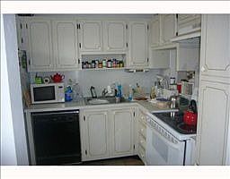 3rd image of 213 Oxford Pl
