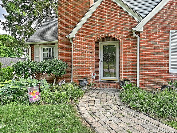 3rd image of 802 University Pkwy