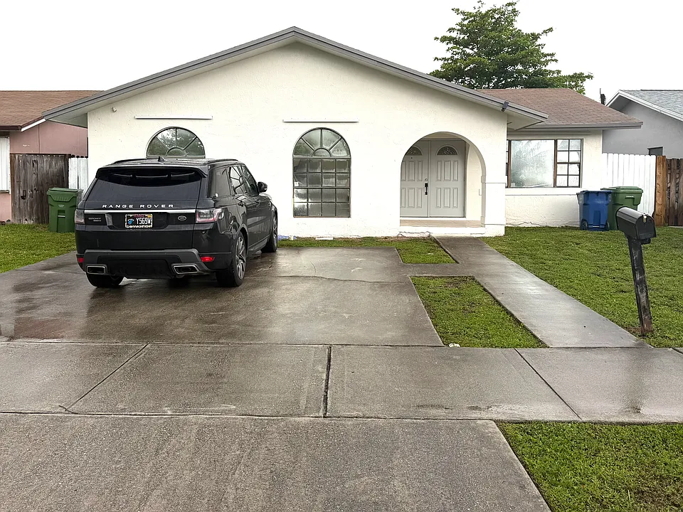 812 SW 10th St