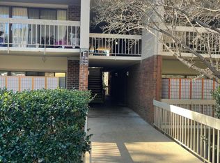 500 Umstead Dr #E203, Chapel Hill, NC 27516