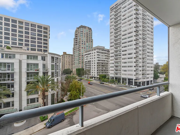 10660 Wilshire Blvd #703 — Photo 12