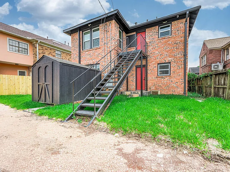 2511 Arbor St — Photo 16
