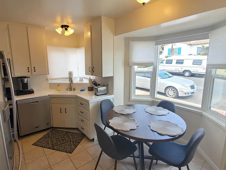 1564 Ebers St #1564 — Photo 7