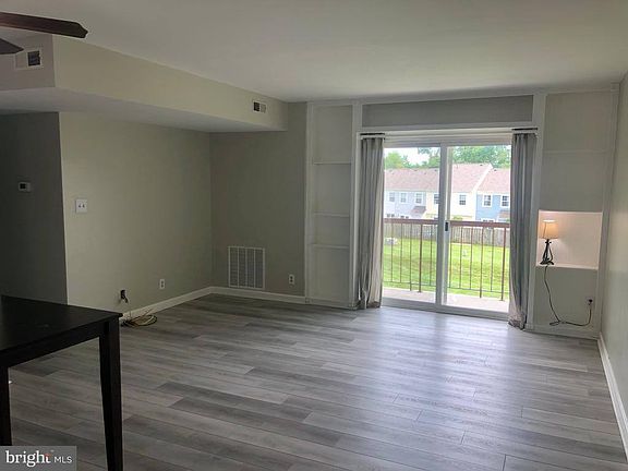 3rd image of 200 Chesterfield Ln APT 303