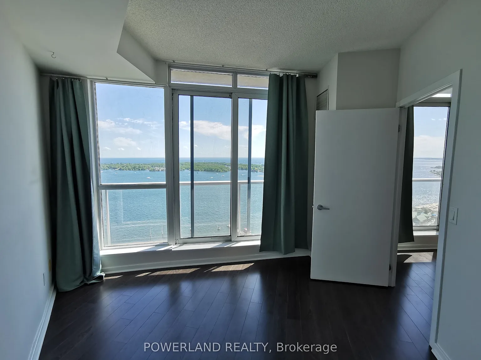 208 Queens Quay W — Photo 3