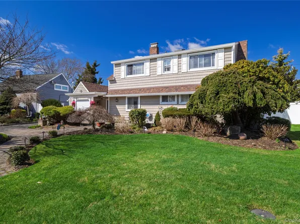 12 Link Lane, Hicksville, NY 11801