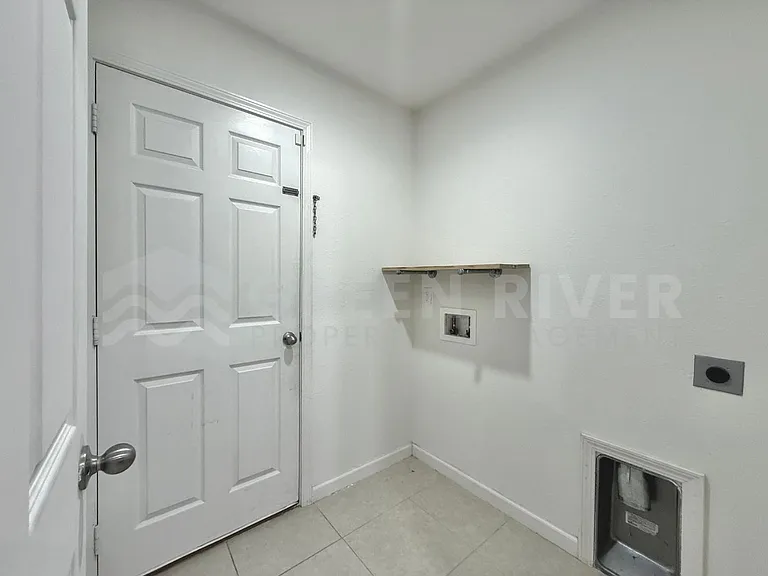 8704 Lake George Cir W — Photo 36