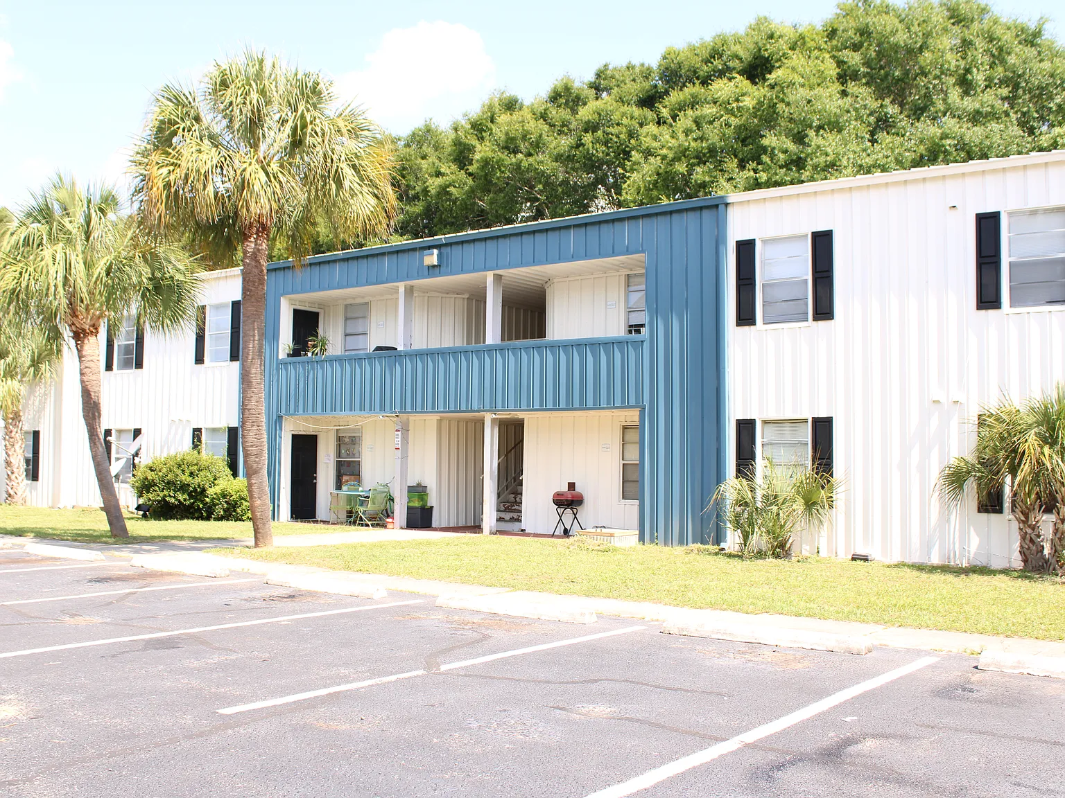 Willow Tree Apartments — Photo 2