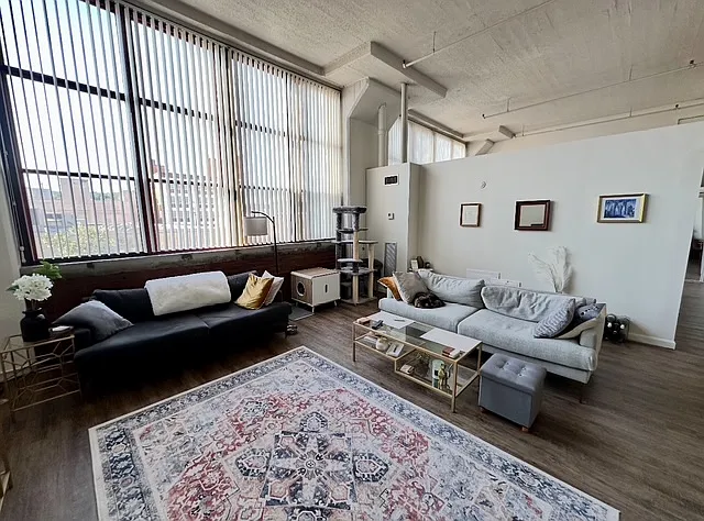 5850 Centre Ave — Photo 3