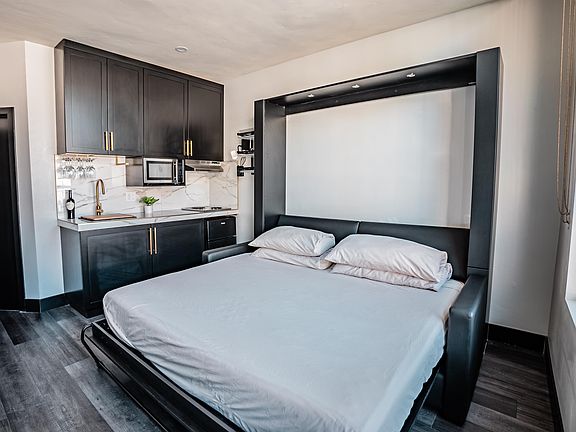 5th image of 421 E St #10941723