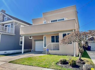 8 N Melbourne Ave, Ventnor, NJ 08406