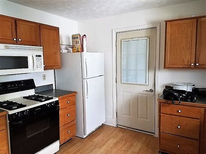 2nd image of 702 E Hoffer St