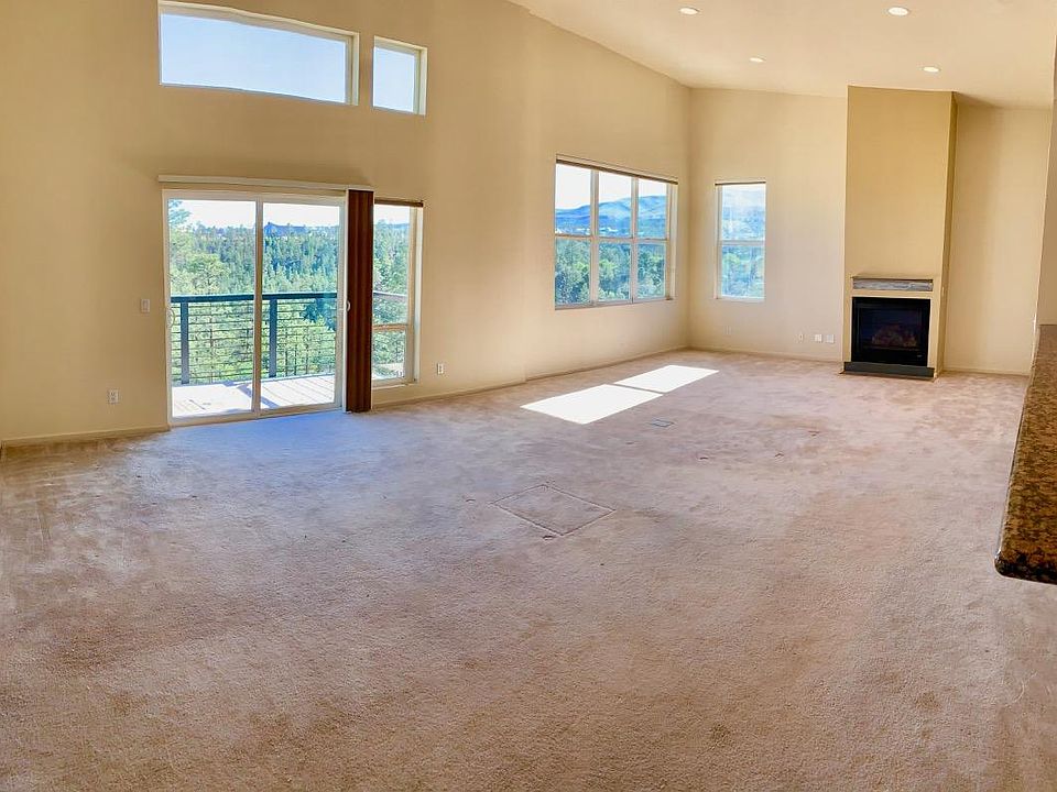 Living/dining area, high ceilings, gas fireplace insert