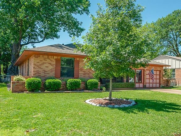 3rd image of 1319 Oriole Ln