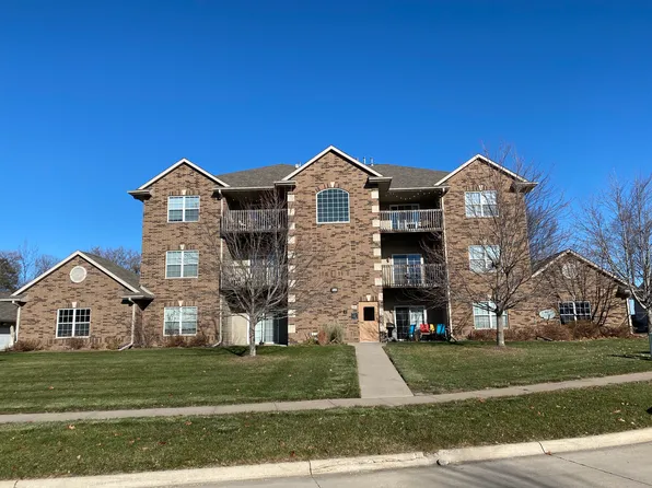 90 E Jefferson St #8, North Liberty, IA 52317