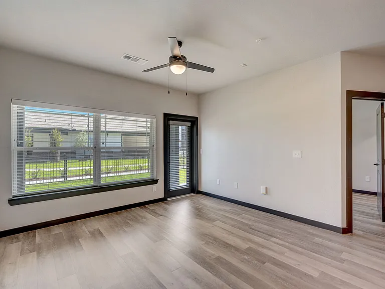 Skyview Flats — Photo 26