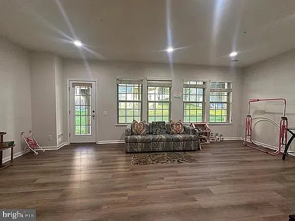 3 bed, 4.0 bath, 2294 sqft, $3,495 — Photo 3