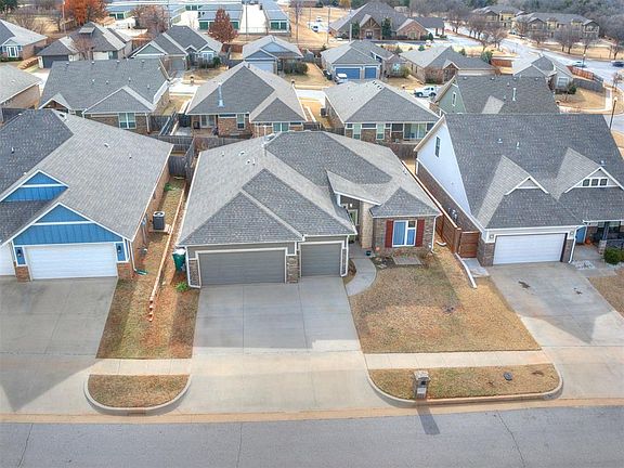 5th image of 632 NW 179th St