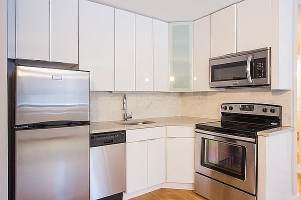 1st image of 250 W 19th St APT 7C