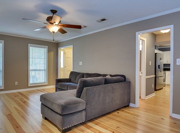 5th image of 3823 Villa Ln
