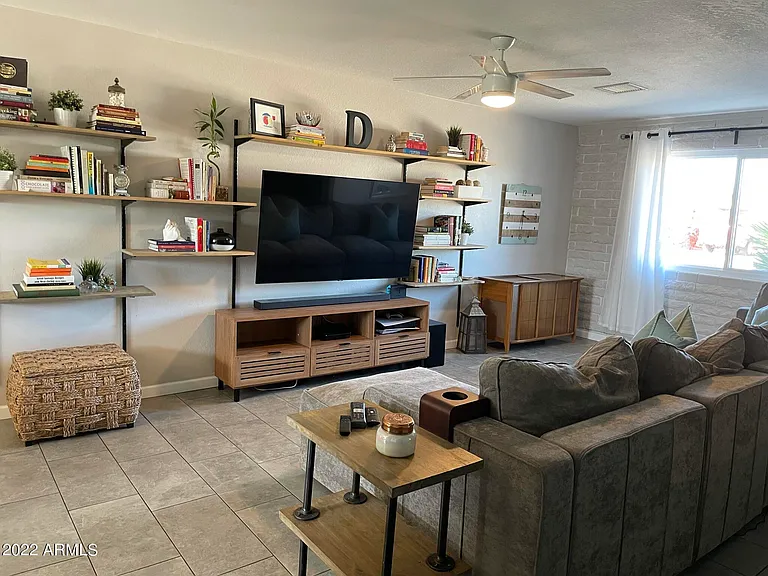 3909 E Shaw Butte Dr — Photo 5