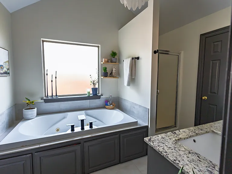 303 Spike Ln — Photo 12