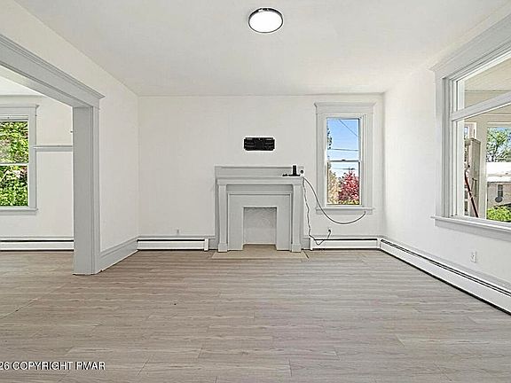 4th image of 301 N Monroe St
