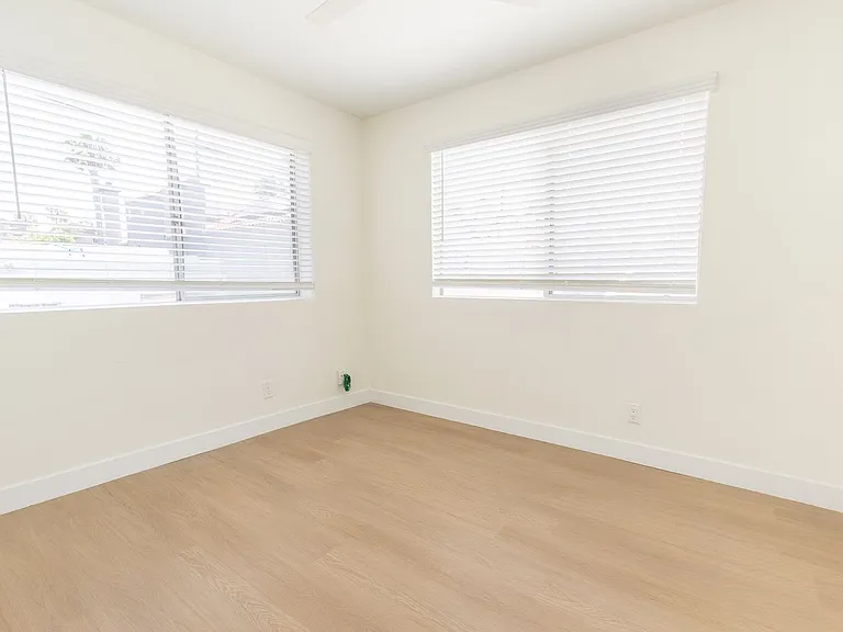 Remodeled 2 Bedroom/ 1 Bath Apartment Near Strand Beach in Oceanside! — Photo 14