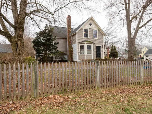 290 Asbury St, South Hamilton, MA 01982
