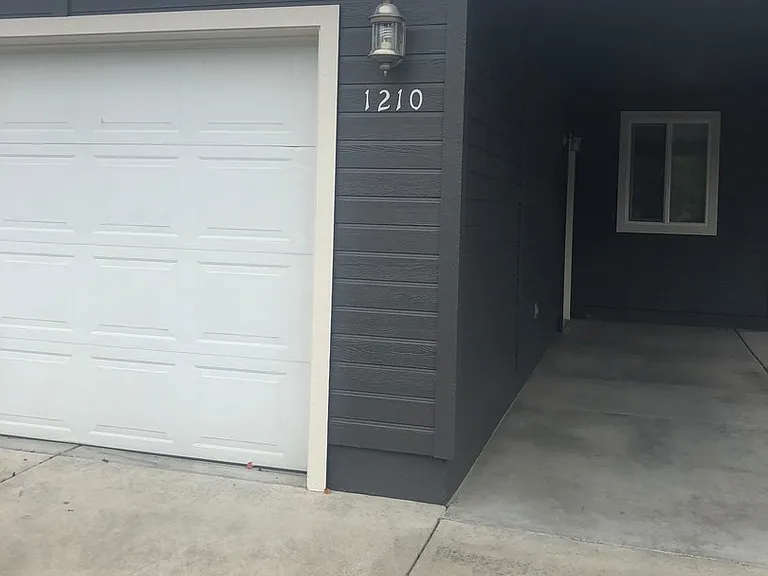 R1210 SW Sun Glo Dr #R1212 — Photo 1