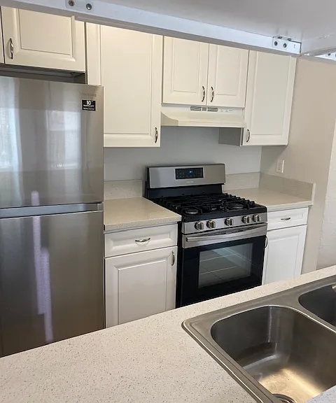 The Kelton Apartments — Photo 12