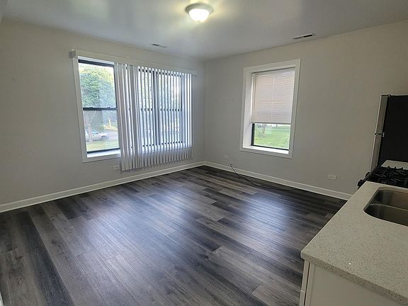 3rd image of 2202 S Marshall Blvd #3S