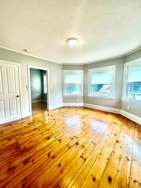 3 bed, 1889 sqft, $3,000 — Photo 2