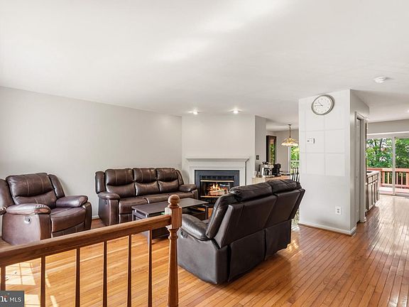 3rd image of 45547 Hutchens Sq