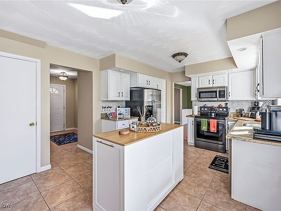 5th image of 7672 Huntington Dr
