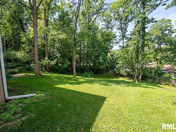3rd image of 626 Cherokee Ct
