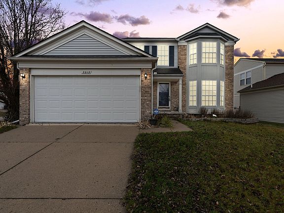 2nd image of 3213 Monument Dr
