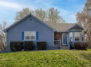 301 SE Bristol Dr, Lees Summit, MO 64063